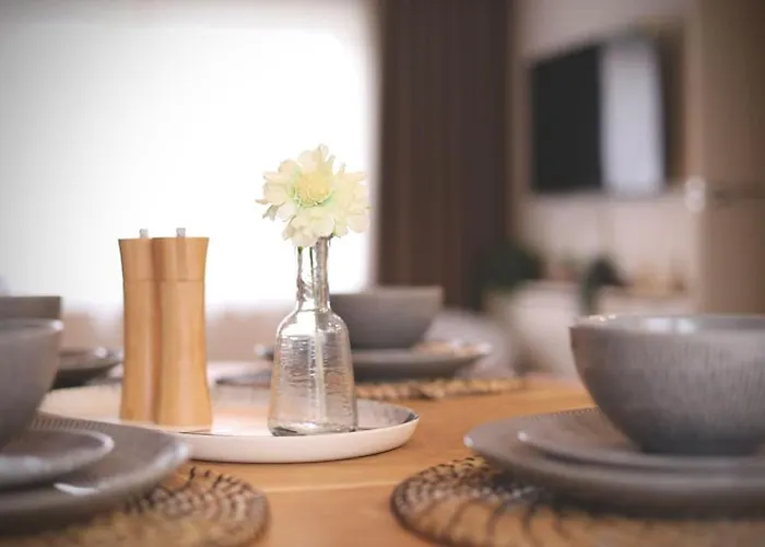 Xxbrand Newxx Sleeps 8, Stylish Japandi House