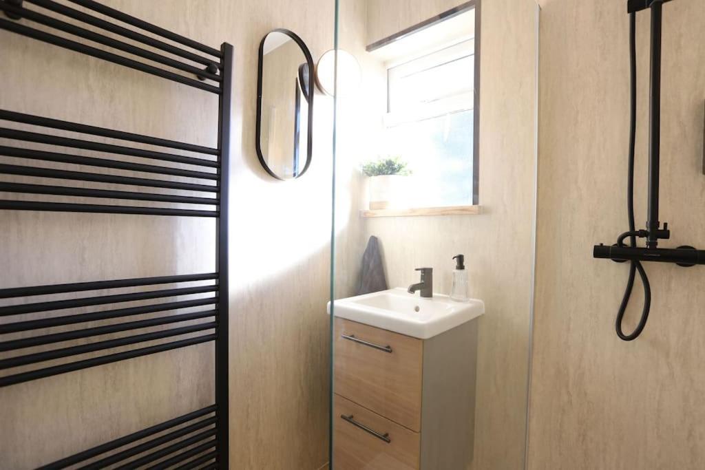 Vakantiehuis Xxbrand Newxx Sleeps 8, Stylish Japandi House *
