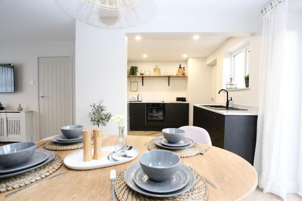 Vakantiehuis Xxbrand Newxx Sleeps 8, Stylish Japandi House *